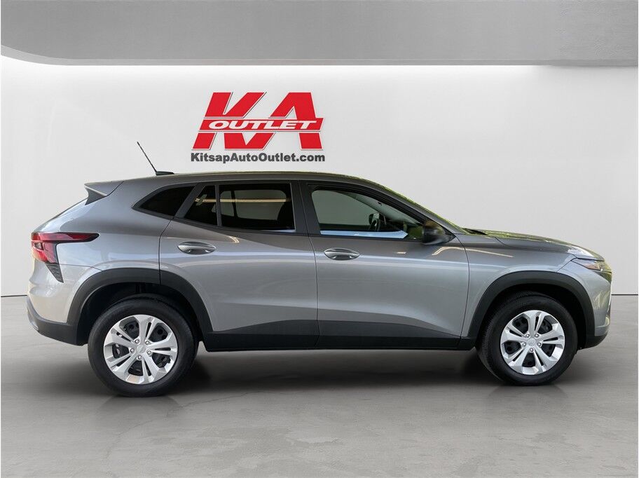 2024 Chevrolet Trax LS Sport Utility 4D