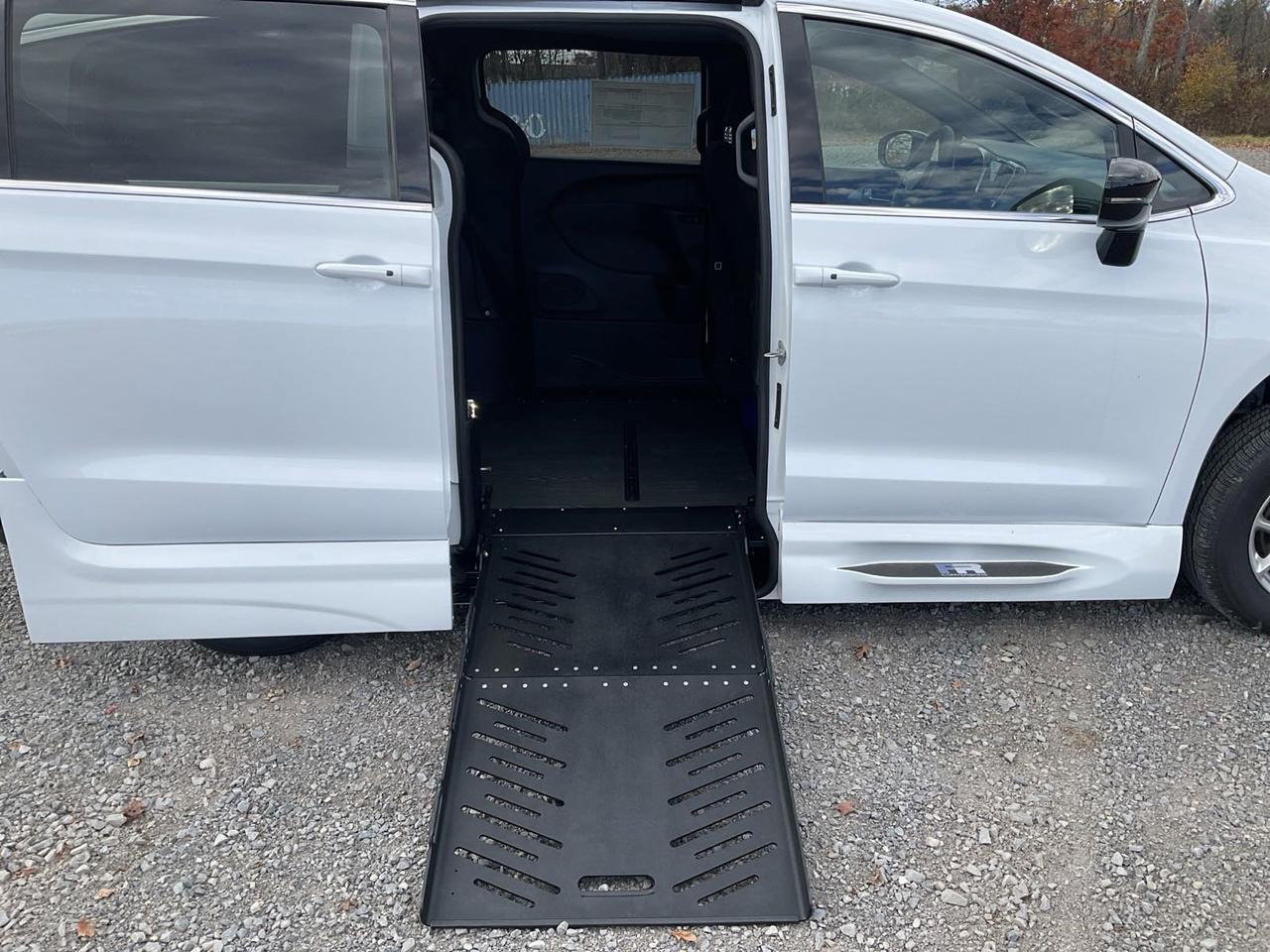 2024 Chrysler FR CONVERSIONS Touring Johnstown NY