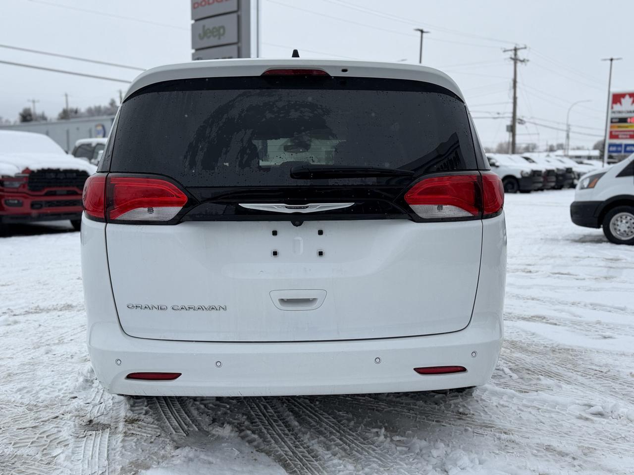 2024 Chrysler Grand Caravan SXT | Stow 'n Go | SafetyTec Group | Advanced Braking | Nav | Carplay Redwater AB