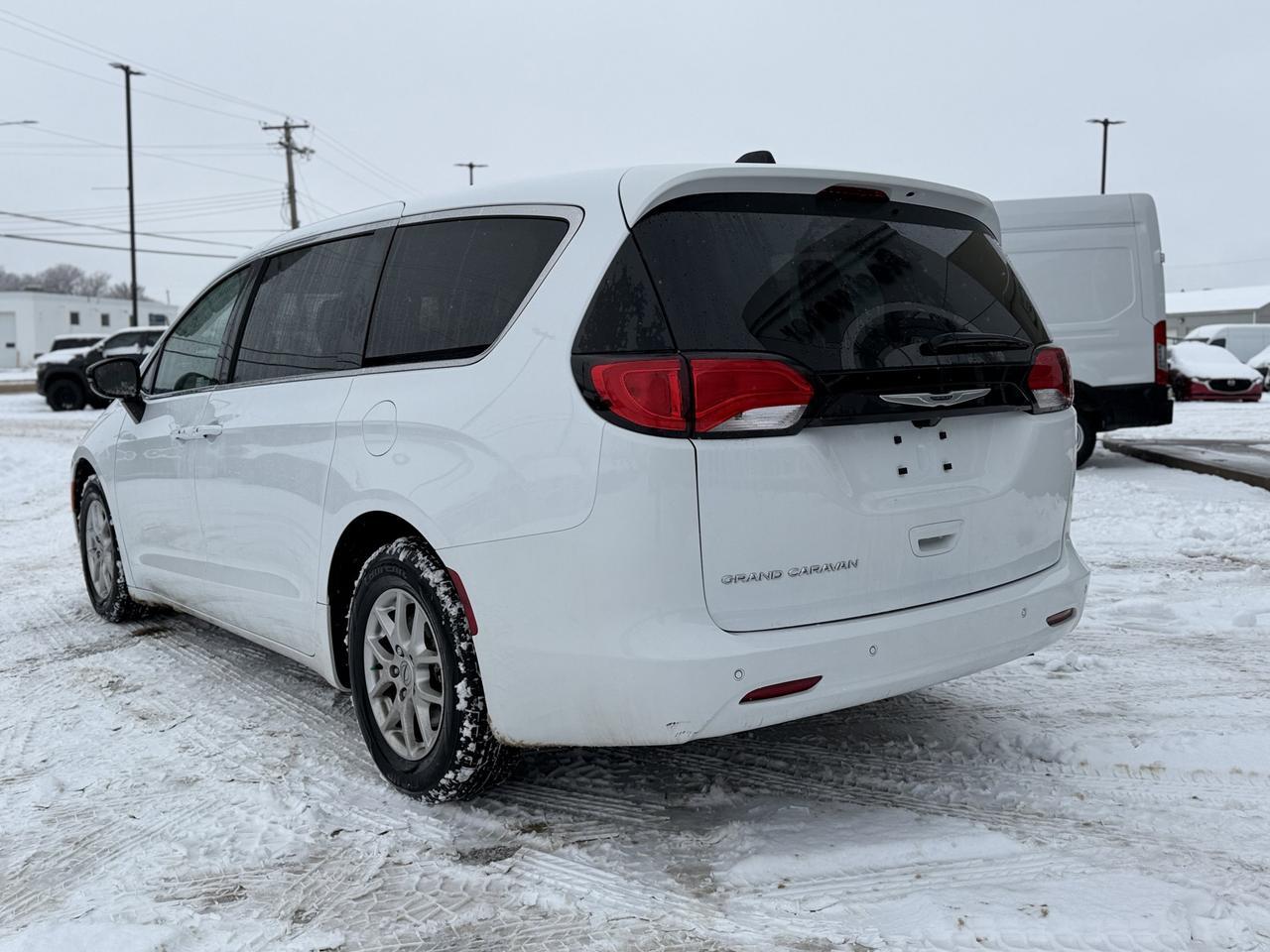 2024 Chrysler Grand Caravan SXT | Stow 'n Go | SafetyTec Group | Advanced Braking | Nav | Carplay Redwater AB