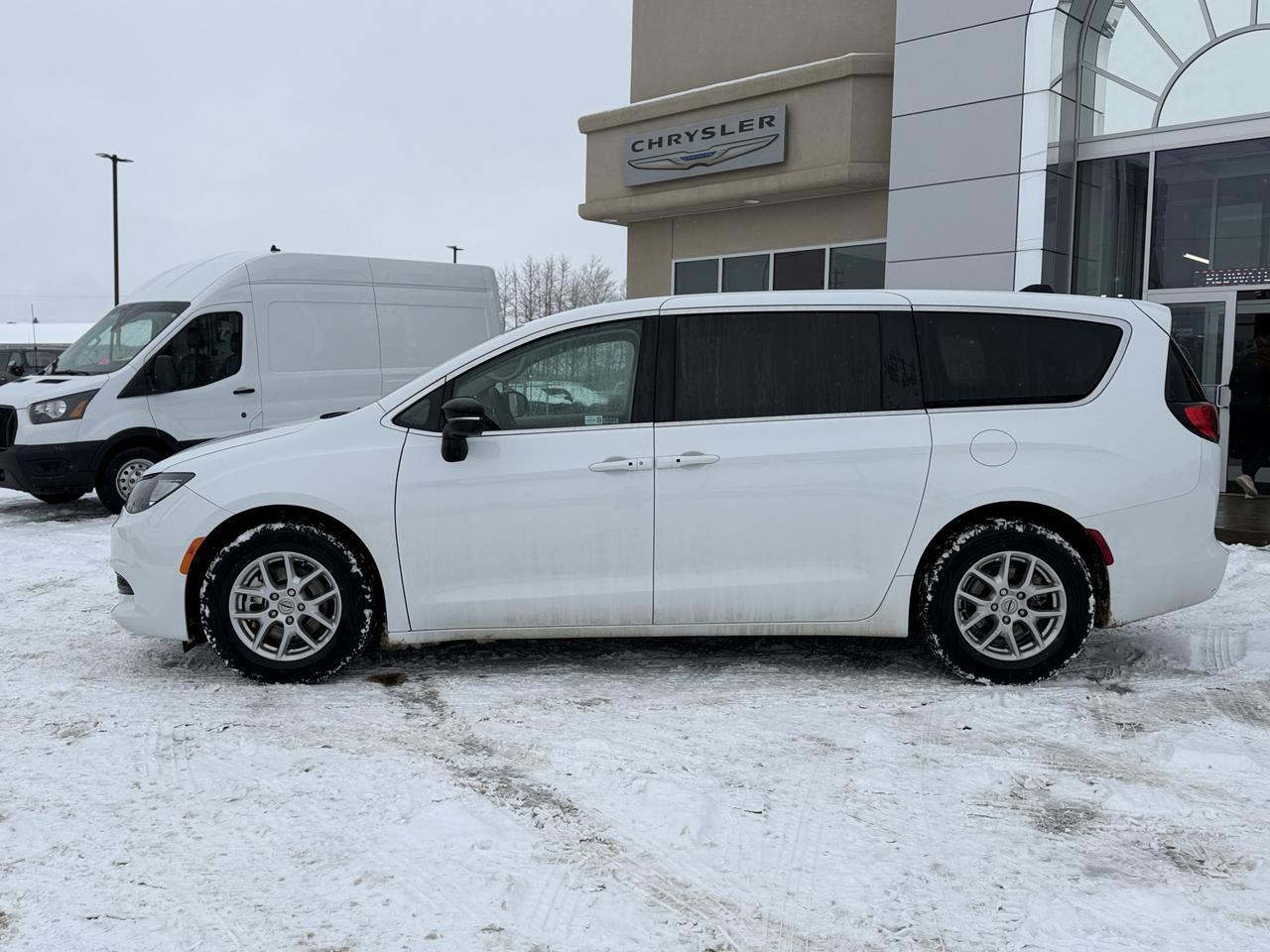 2024 Chrysler Grand Caravan SXT | Stow 'n Go | SafetyTec Group | Advanced Braking | Nav | Carplay Redwater AB