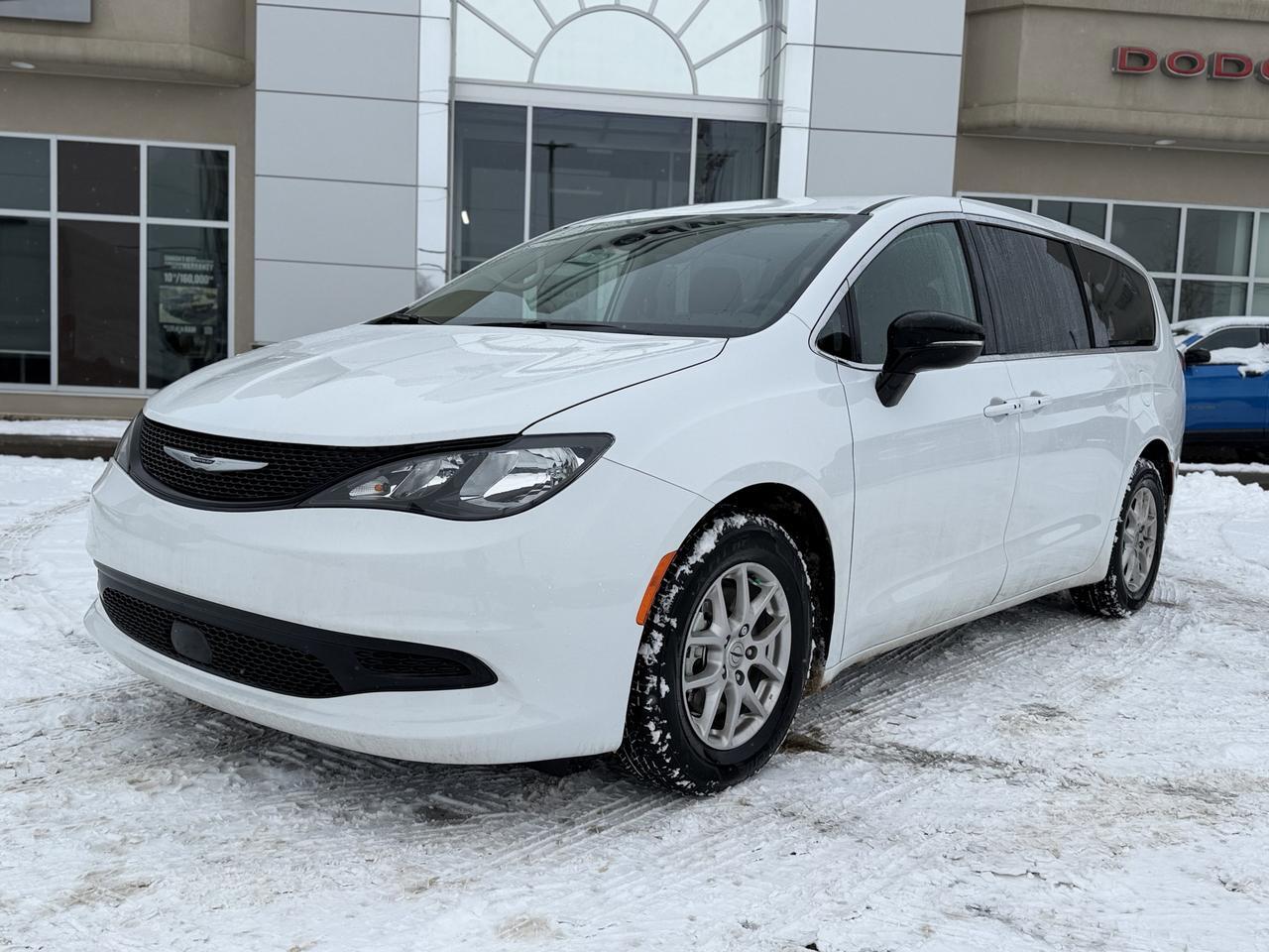 2024 Chrysler Grand Caravan SXT | Stow 'n Go | SafetyTec Group | Advanced Braking | Nav | Carplay Redwater AB