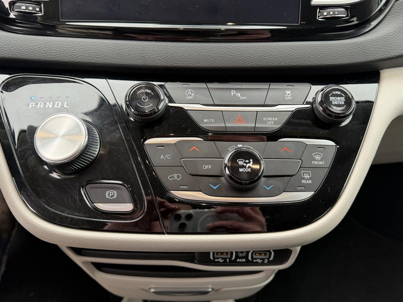 2024 Chrysler Grand Caravan SXT | Stow 'n Go | SafetyTec Group | Advanced Braking | Nav | Carplay Redwater AB