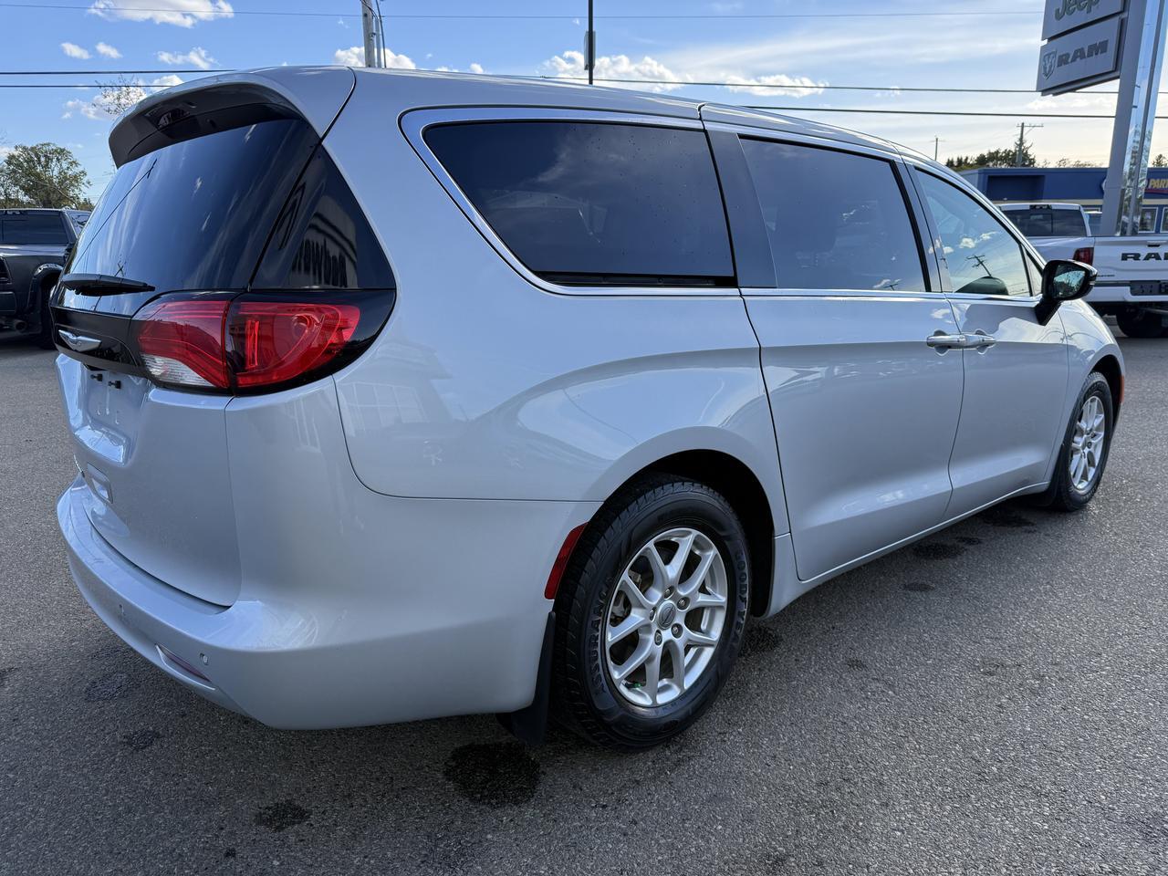 2024 Chrysler Grand Caravan SXT 3WD Minivan | V6 Pentastar | Power Sliding Doors | Liftgate | Stow n Go | NAV | Remote Start Redwater AB
