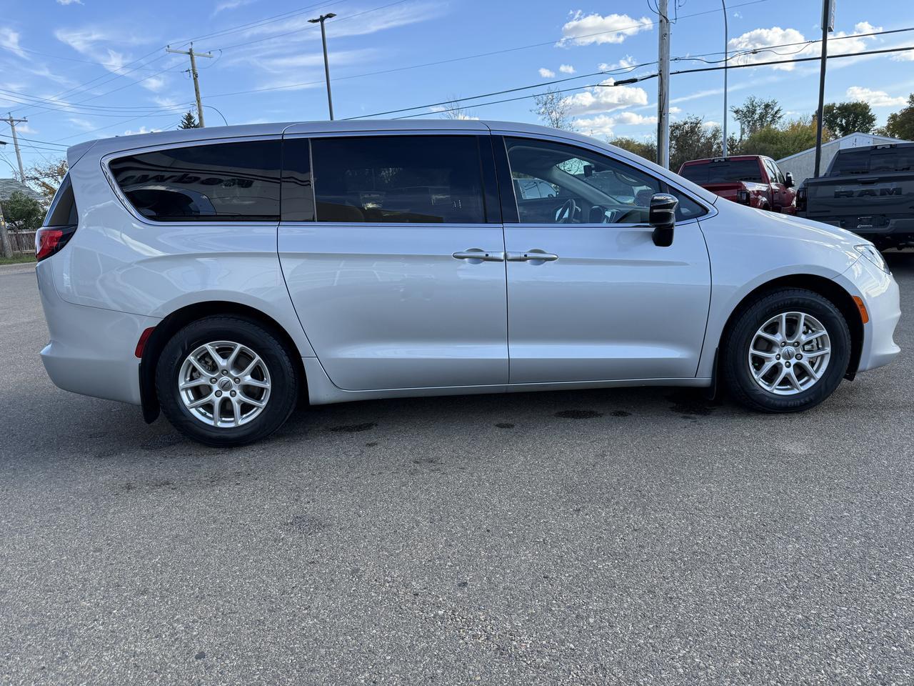 2024 Chrysler Grand Caravan SXT 3WD Minivan | V6 Pentastar | Power Sliding Doors | Liftgate | Stow n Go | NAV | Remote Start Redwater AB