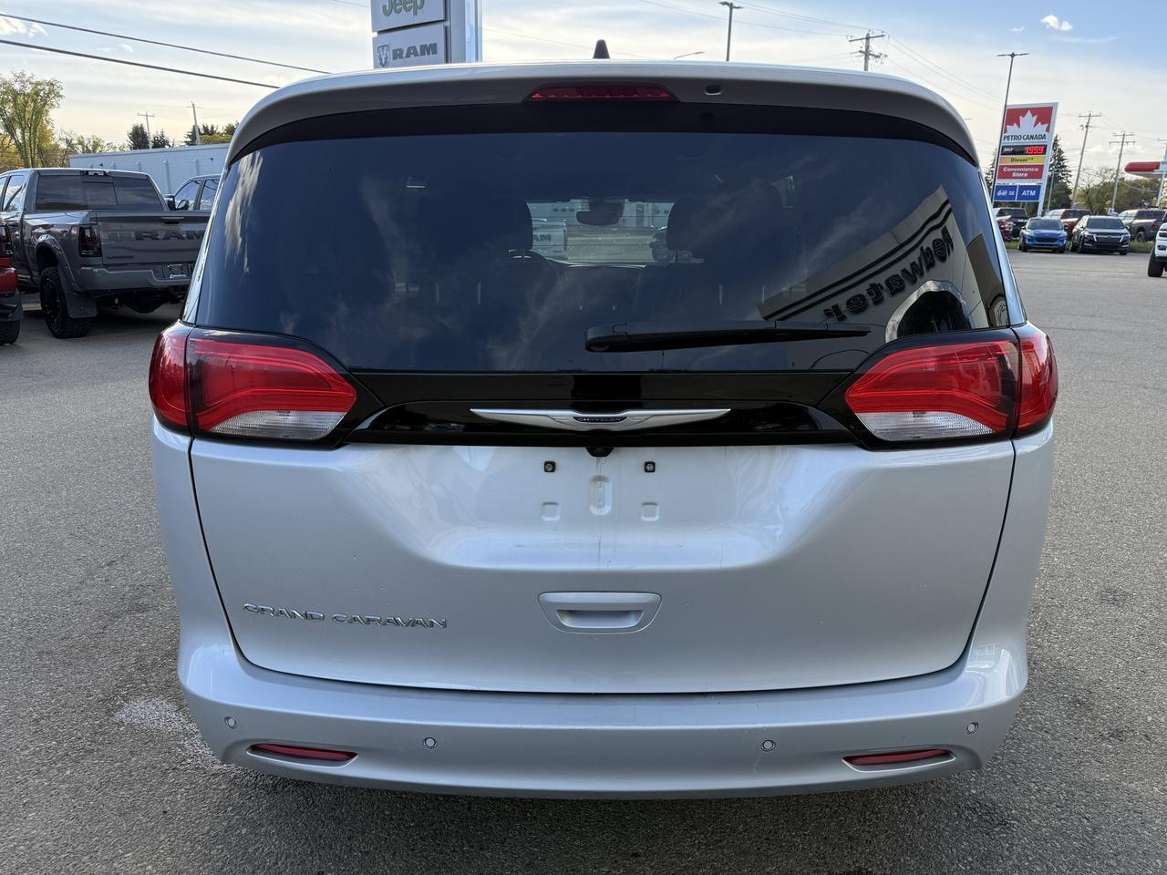 2024 Chrysler Grand Caravan SXT FWD Minivan | V6 Pentastar | Power Sliding Doors | Liftgate | Stow n Go | NAV | Remote Start Redwater AB
