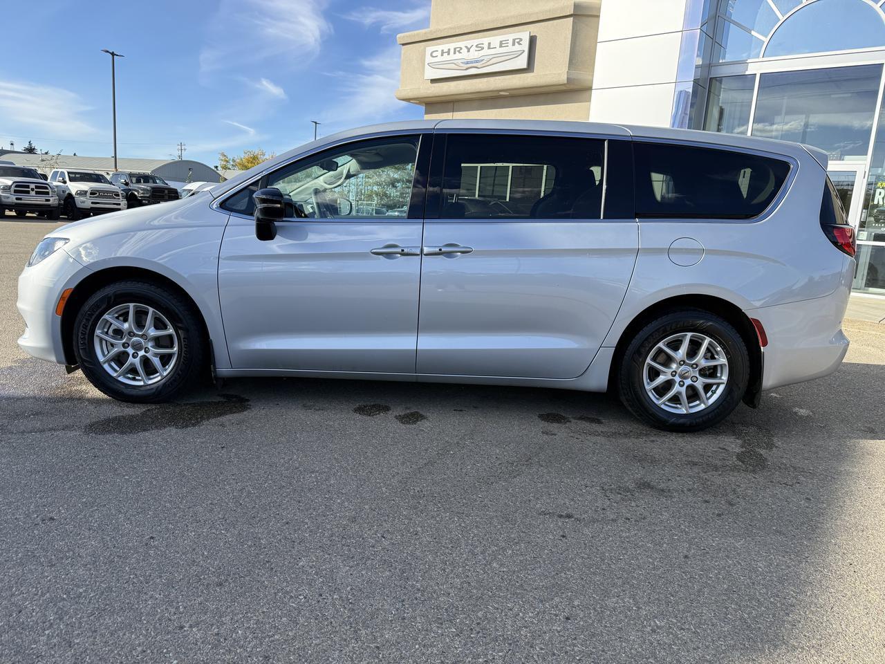 2024 Chrysler Grand Caravan SXT FWD Minivan | V6 Pentastar | Power Sliding Doors | Liftgate | Stow n Go | NAV | Remote Start Redwater AB