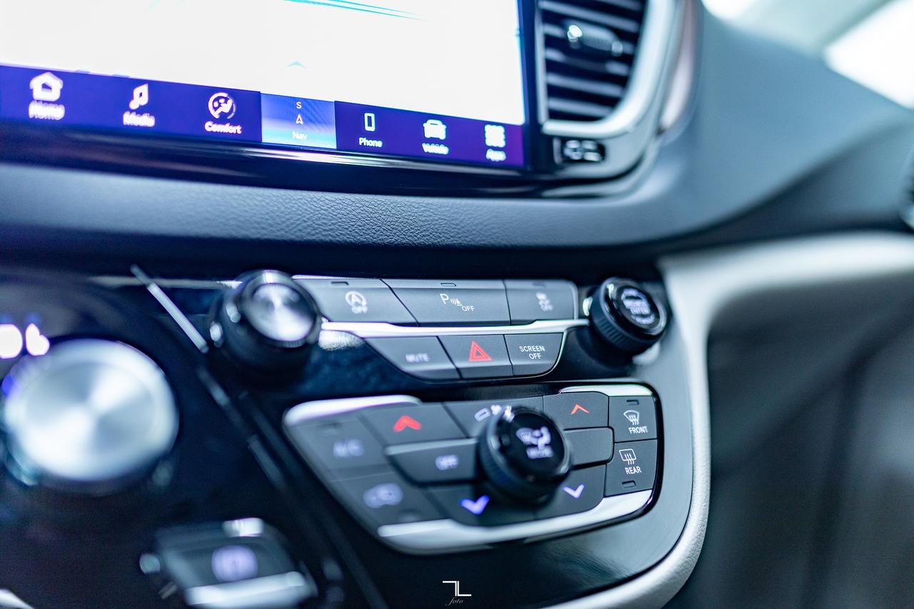 2024 Chrysler Grand Caravan SXT Nav BCam Red Deer AB