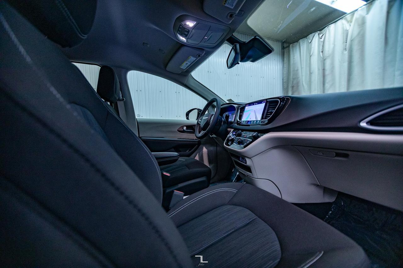 2024 Chrysler Grand Caravan SXT Nav BCam Red Deer AB