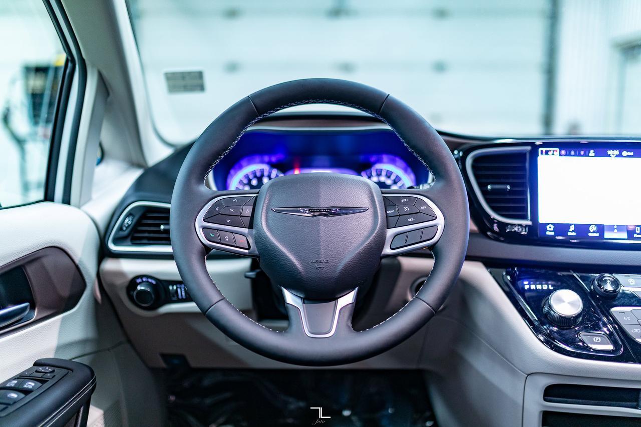 2024 Chrysler Grand Caravan SXT Nav BCam Red Deer AB