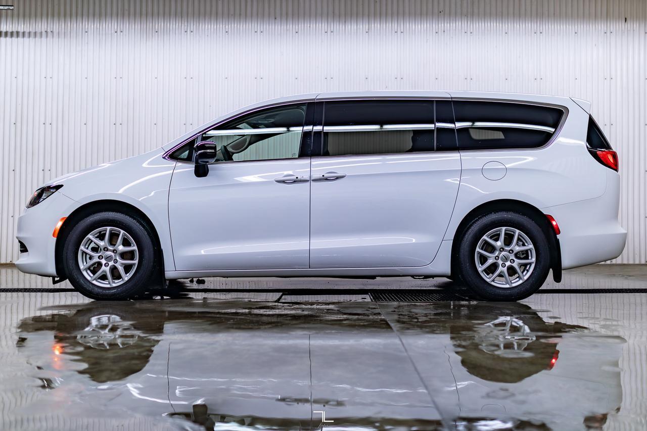 2024 Chrysler Grand Caravan SXT Nav BCam Red Deer AB