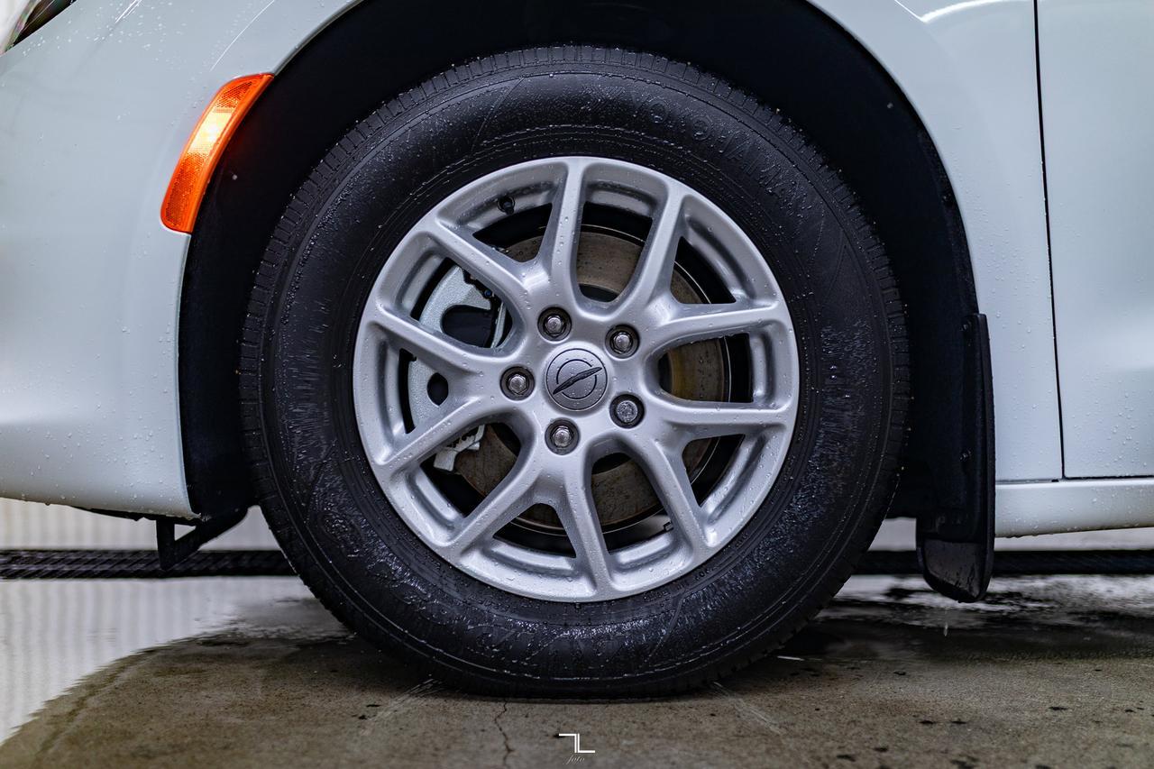 2024 Chrysler Grand Caravan SXT Nav BCam Red Deer AB