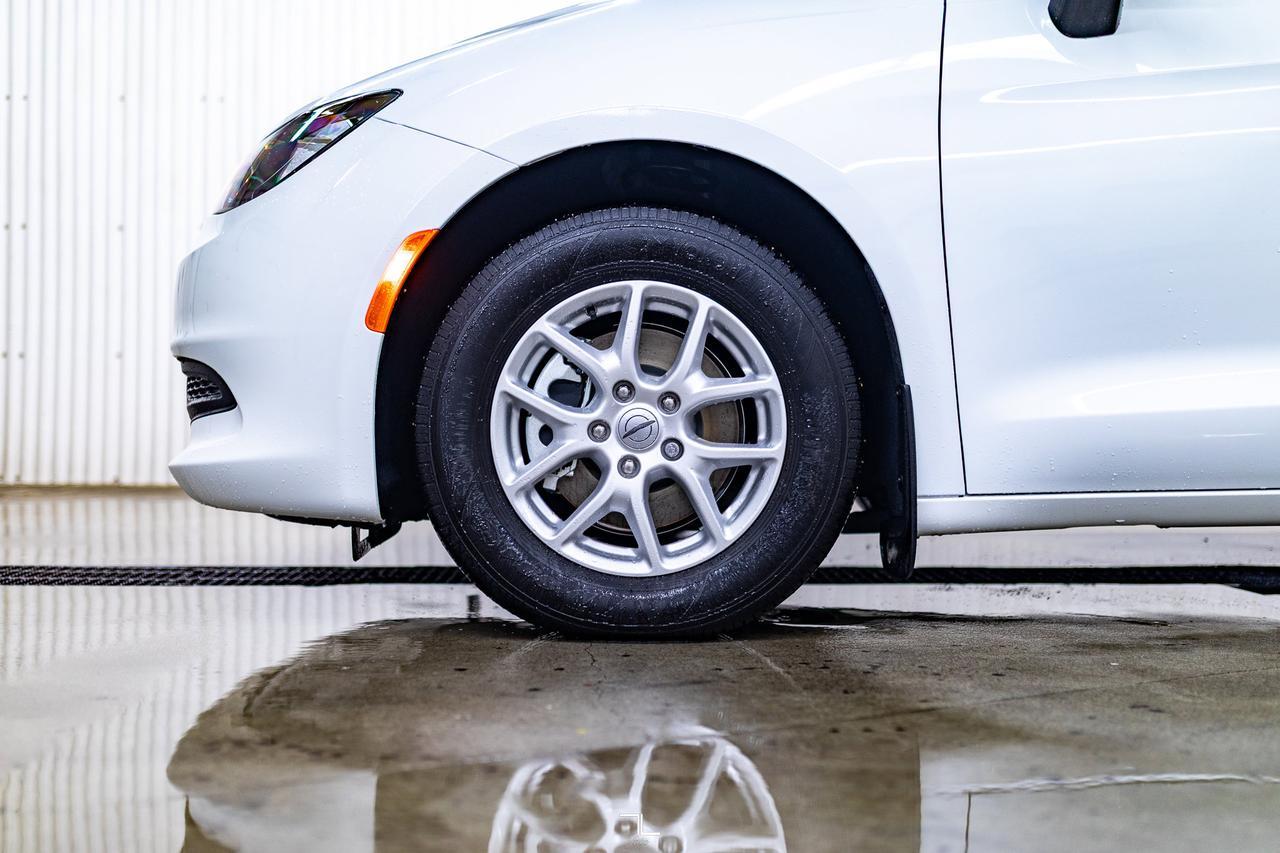 2024 Chrysler Grand Caravan SXT Nav BCam Red Deer AB