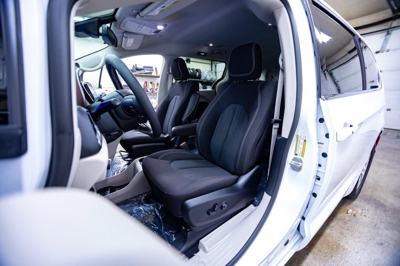 2024 Chrysler Grand Caravan SXT Nav BCam Red Deer AB