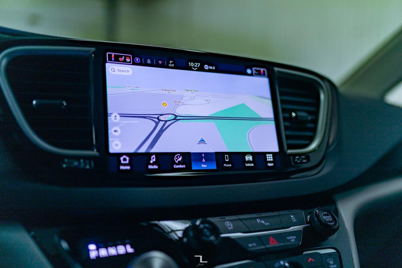 2024 Chrysler Grand Caravan SXT Nav BCam Red Deer AB