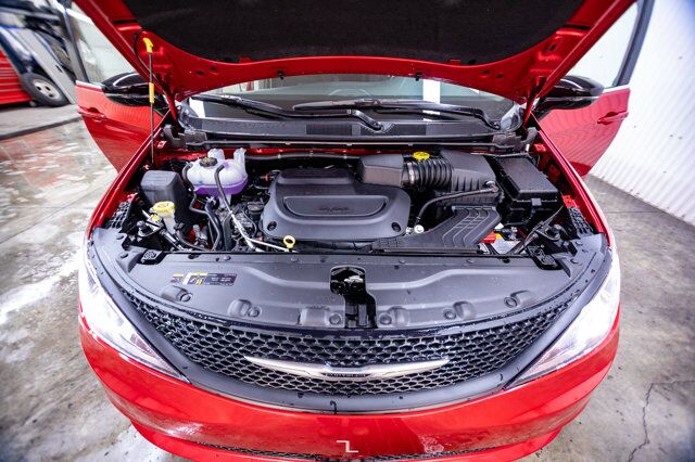 2024 Chrysler Grand Caravan SXT Nav BCam Red Deer AB