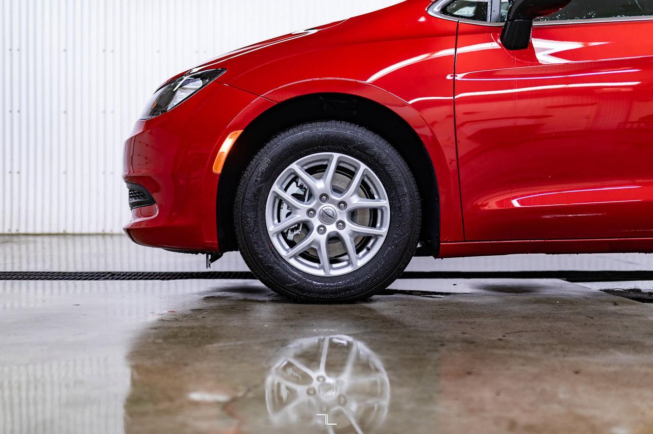 2024 Chrysler Grand Caravan SXT Nav BCam Red Deer AB