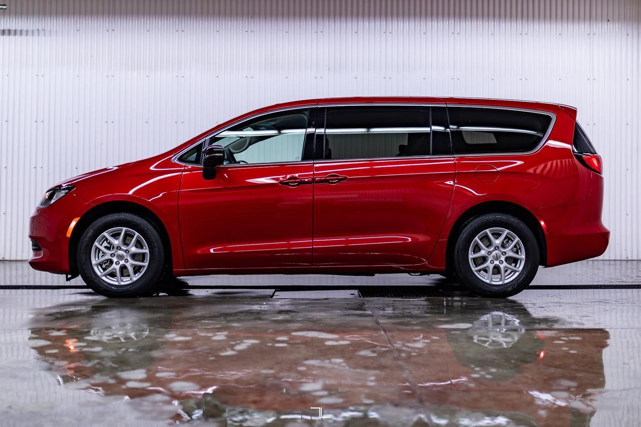 2024 Chrysler Grand Caravan SXT Nav BCam Red Deer AB