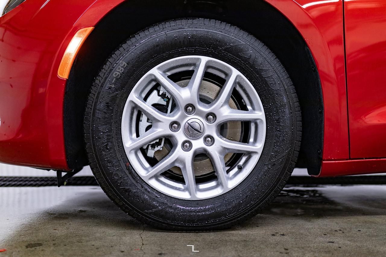 2024 Chrysler Grand Caravan SXT Nav BCam Red Deer AB