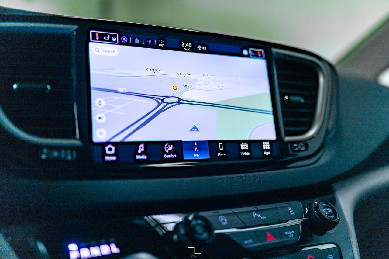 2024 Chrysler Grand Caravan SXT Nav BCam Red Deer AB