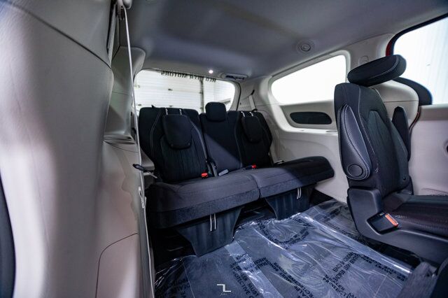 2024 Chrysler Grand Caravan SXT Nav BCam Red Deer AB