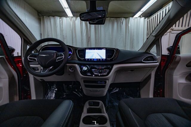 2024 Chrysler Grand Caravan SXT Nav BCam Red Deer AB