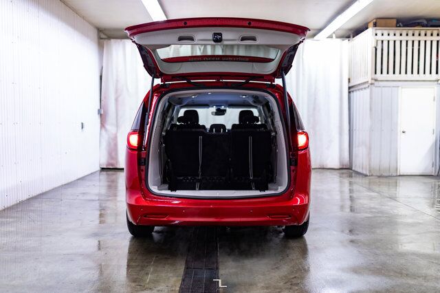 2024 Chrysler Grand Caravan SXT Nav BCam Red Deer AB