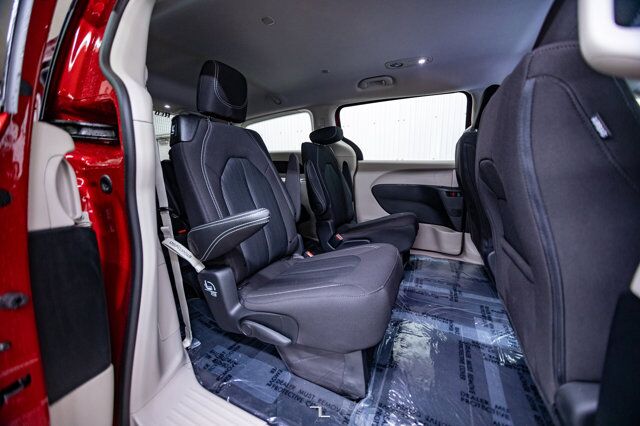 2024 Chrysler Grand Caravan SXT Nav BCam Red Deer AB