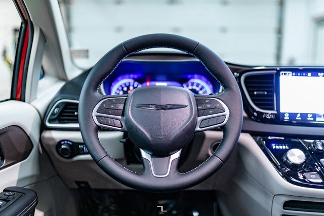 2024 Chrysler Grand Caravan SXT Nav BCam Red Deer AB