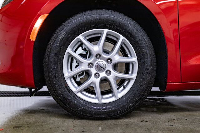 2024 Chrysler Grand Caravan SXT Nav BCam Red Deer AB