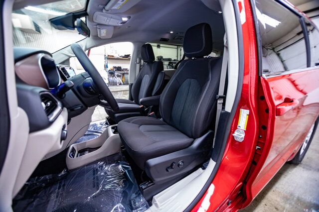 2024 Chrysler Grand Caravan SXT Nav BCam Red Deer AB