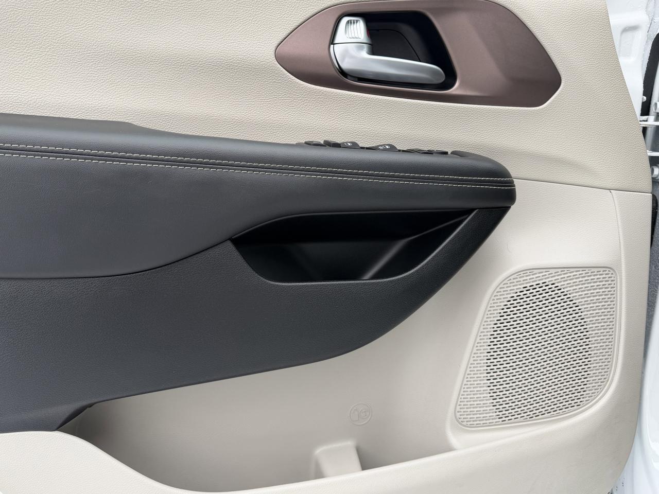 2024 Chrysler Grand Caravan SXT Redwater AB