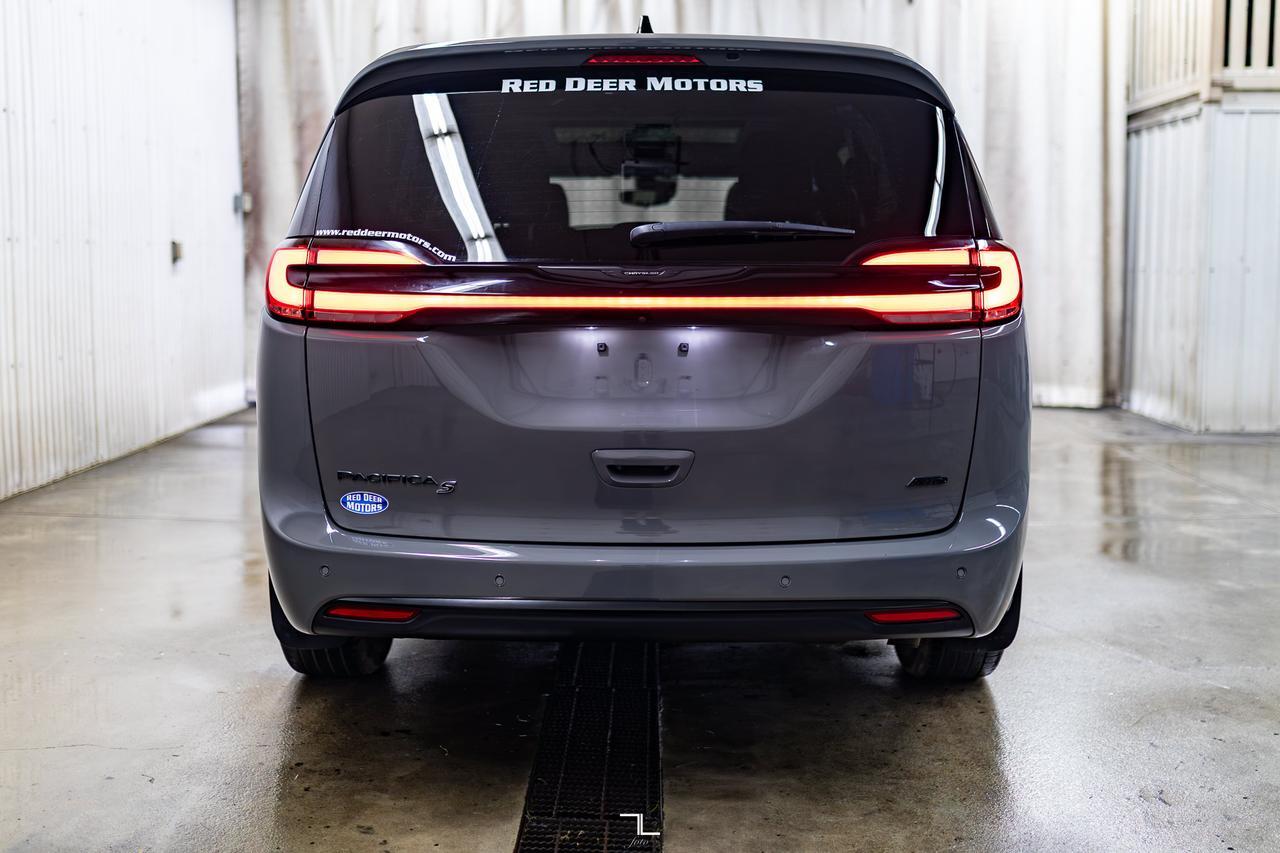 2024 Chrysler Pacifica AWD Touring-L S Appearance Pkg Leather Roof BCam Red Deer AB