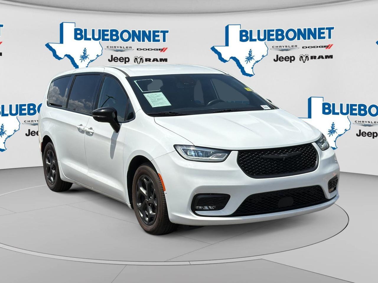 2024 Chrysler Pacifica Hybrid S Appearance Pkg