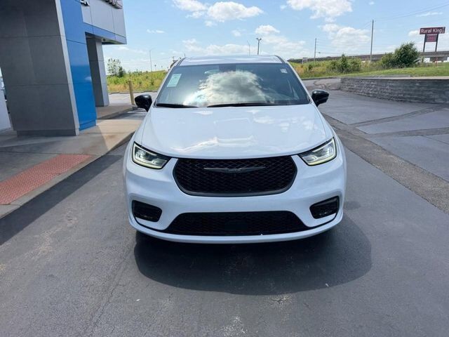 2024 Chrysler Pacifica Hybrid S Appearance Pkg