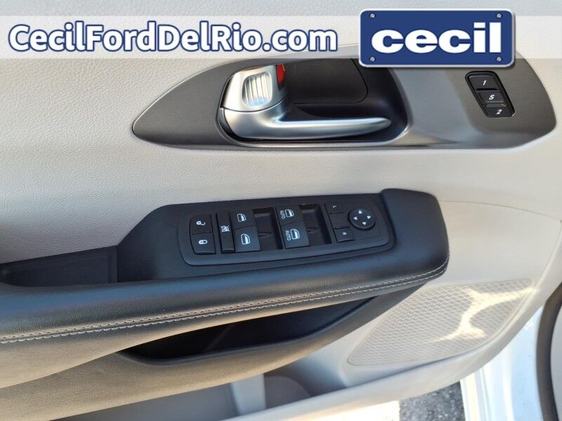 2024 Chrysler Pacifica Hybrid Select Del Rio TX