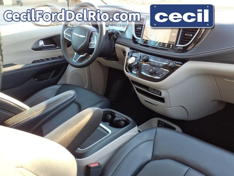 2024 Chrysler Pacifica Hybrid Select Del Rio TX