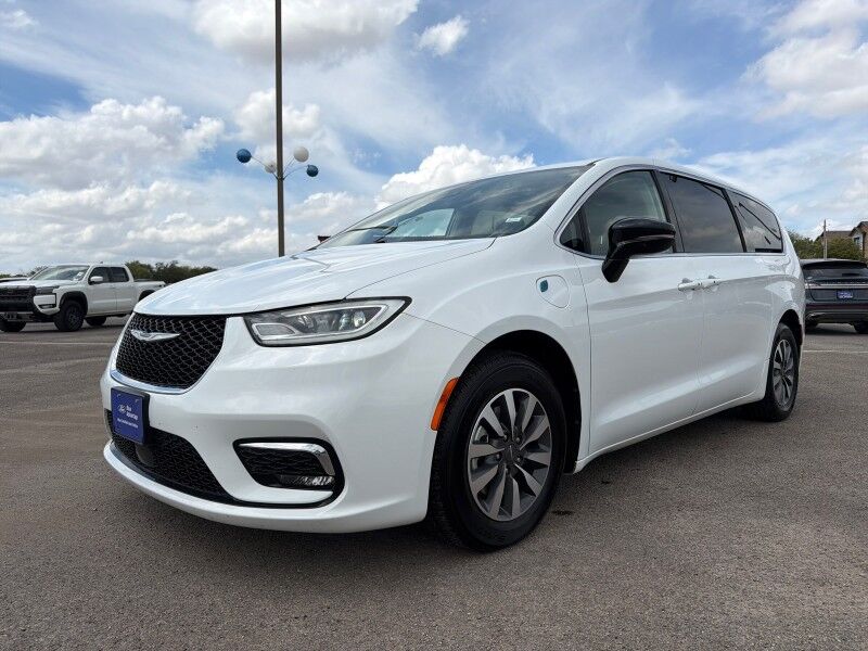 2024 Chrysler Pacifica Hybrid Select