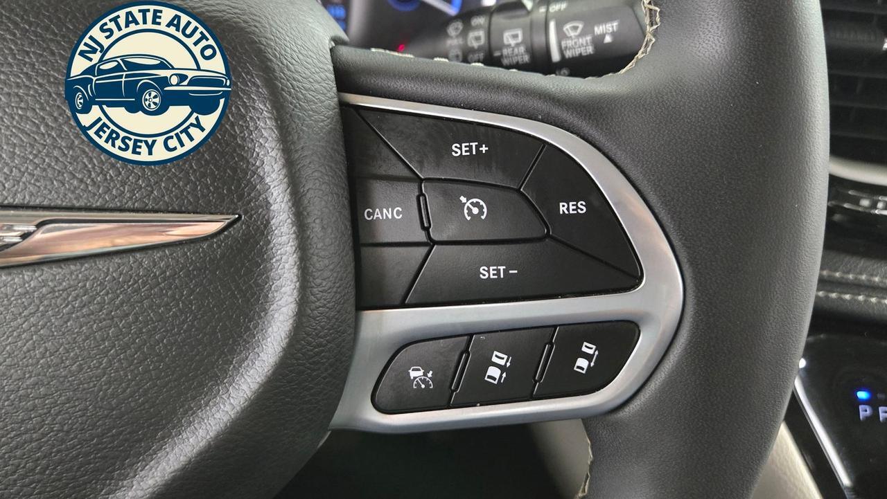 2024 Chrysler Pacifica Hybrid Select Jersey City NJ