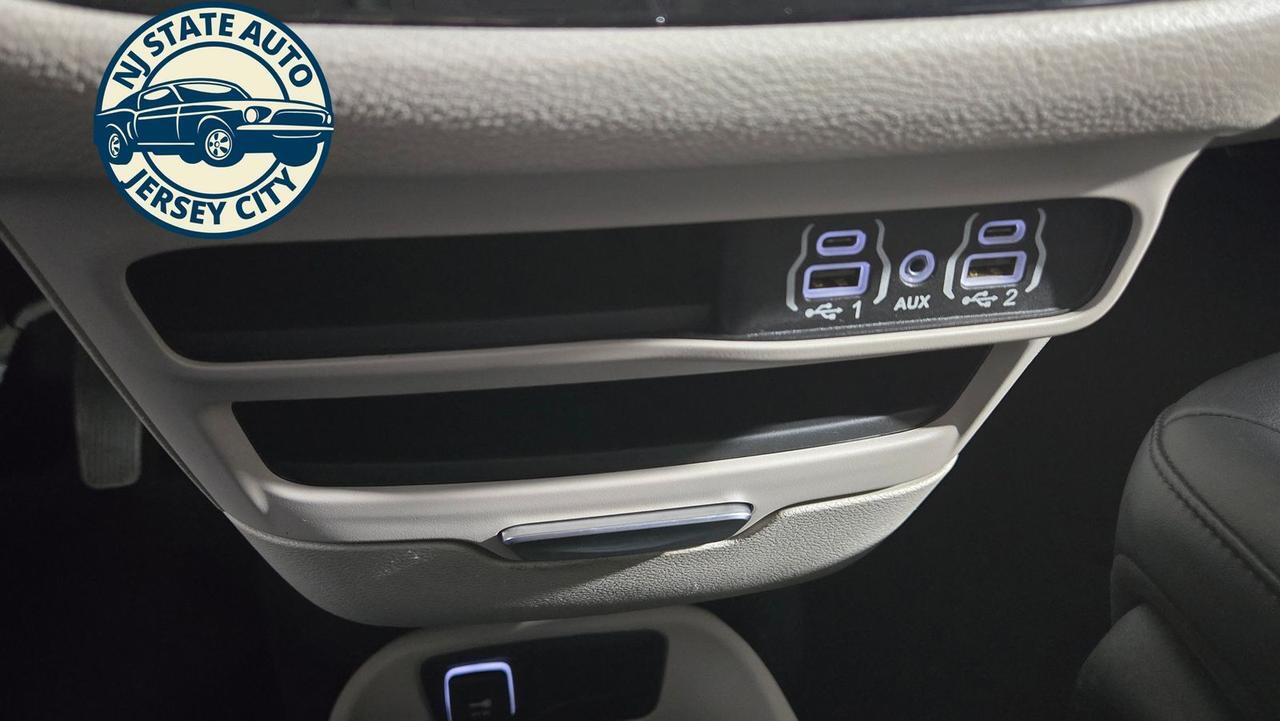 2024 Chrysler Pacifica Hybrid Select Jersey City NJ