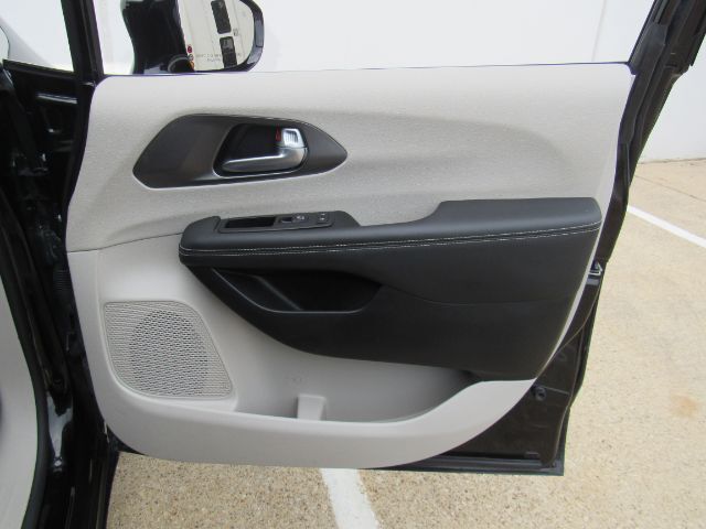 2024 Chrysler Pacifica Hybrid Select Plano TX