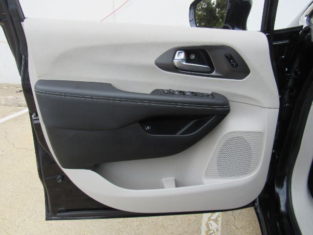 2024 Chrysler Pacifica Hybrid Select Plano TX