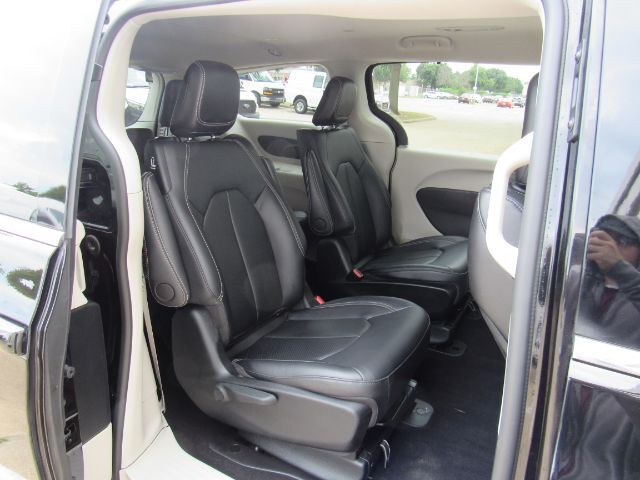 2024 Chrysler Pacifica Hybrid Select Plano TX