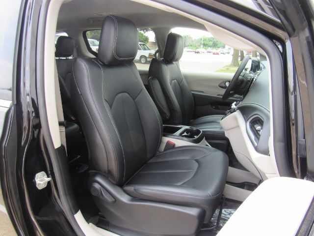 2024 Chrysler Pacifica Hybrid Select Plano TX