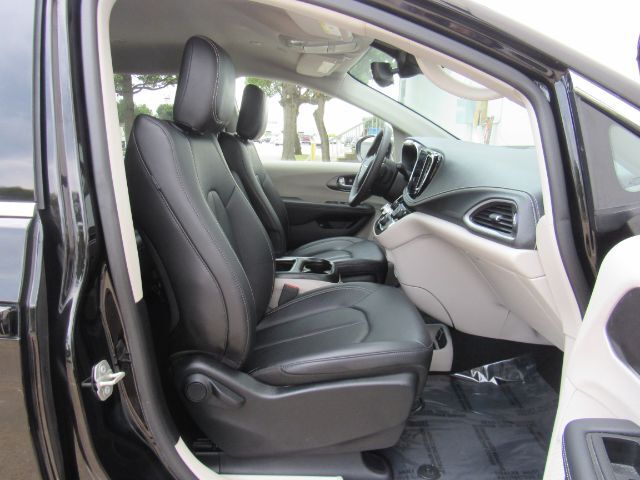 2024 Chrysler Pacifica Hybrid Select Plano TX
