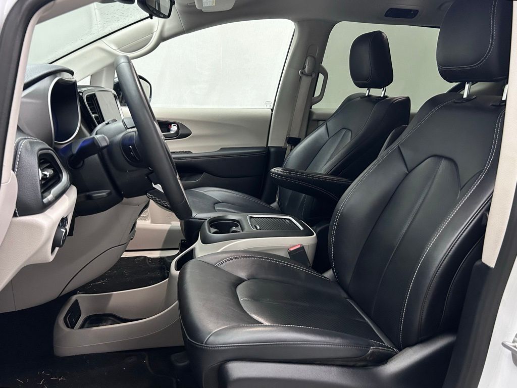 2024 Chrysler Pacifica Hybrid Select Portland OR