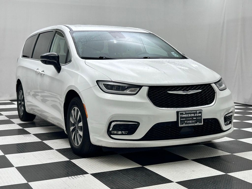 2024 Chrysler Pacifica Hybrid Select Portland OR