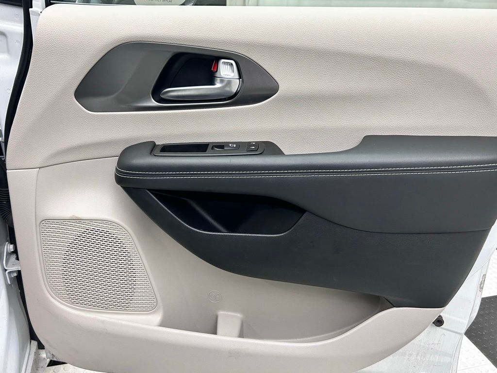 2024 Chrysler Pacifica Hybrid Select Portland OR