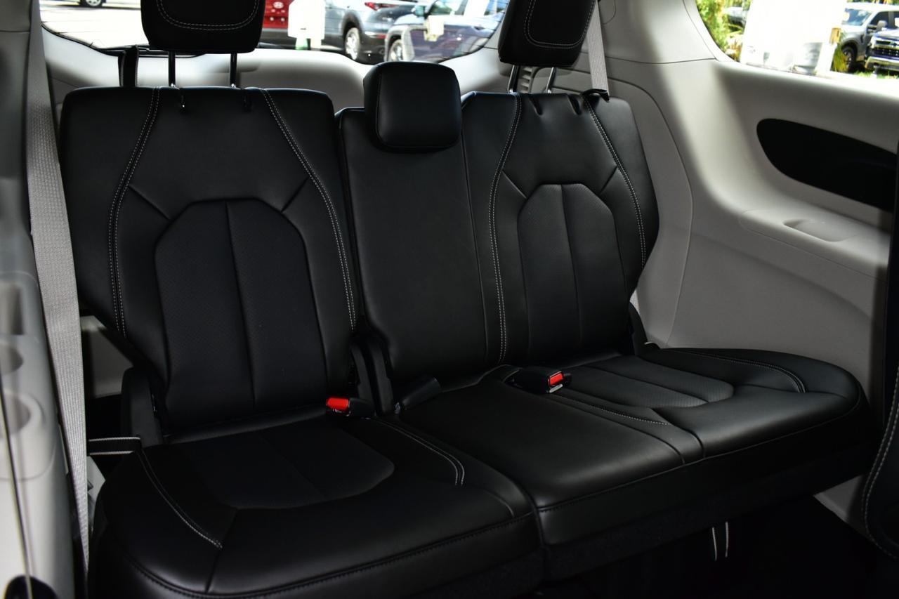 2024 Chrysler Pacifica Hybrid Select Tampa FL