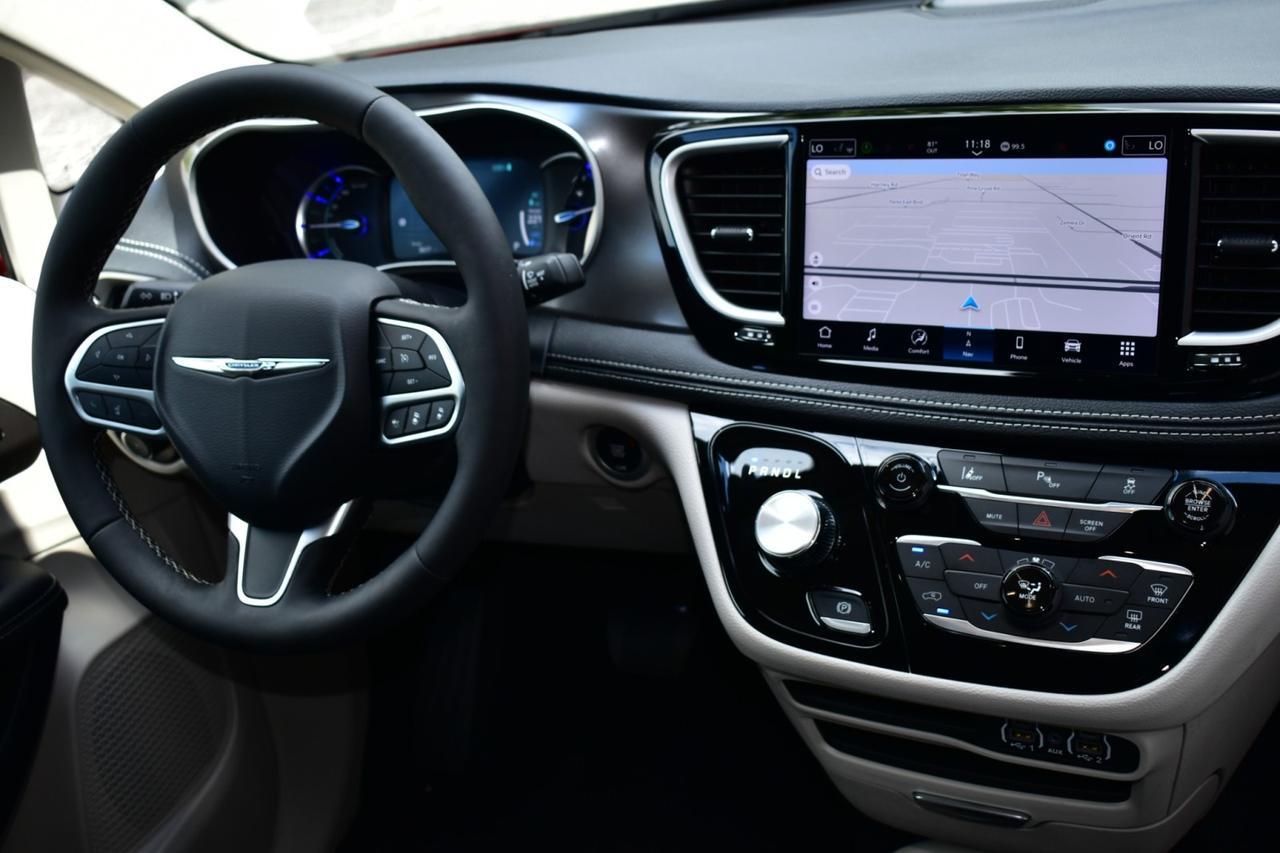 2024 Chrysler Pacifica Hybrid Select Tampa FL